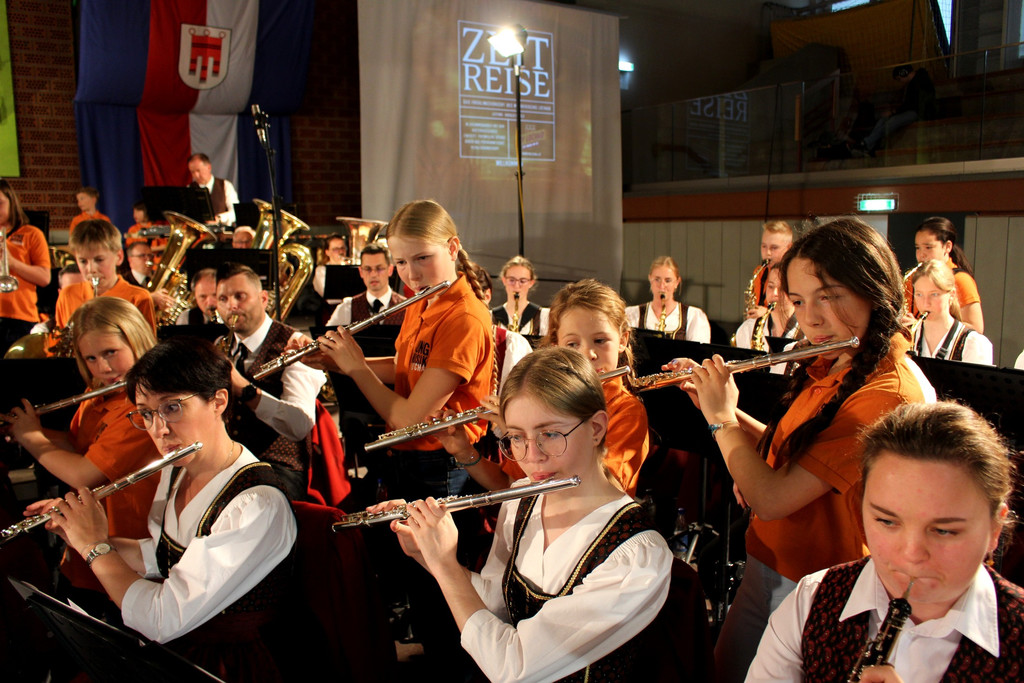 Musikverein FR__HLINGSKONZERT B Klangk__rper mit JUGEND 23-04-2022 _6_.JPG