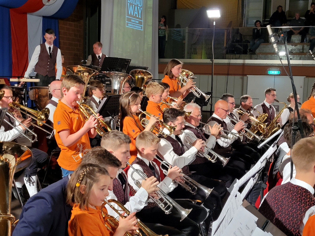 Musikverein FR__HLINGSKONZERT B Klangk__rper mit JUGEND 23-04-2022 _14_.jpg