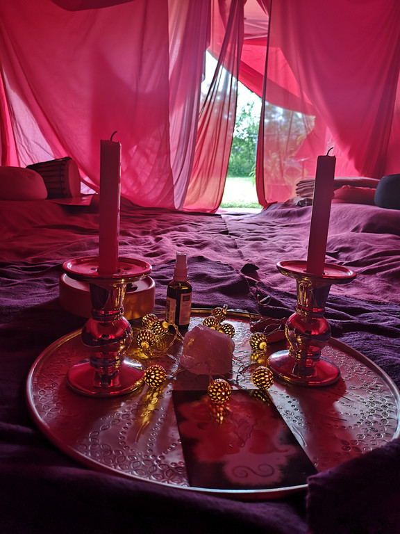_c_ Salon13_Rotes Zelt 2021.jpg