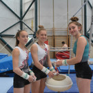 Kunstturner mit jeder Faser des Körpers