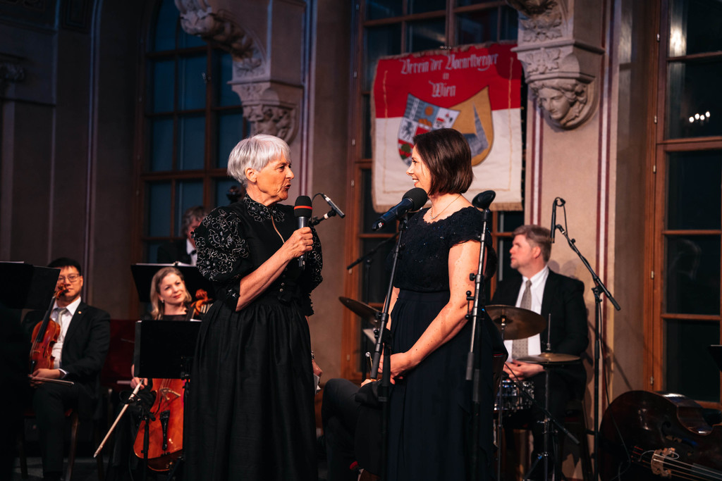 01 Lisbeth Bischoff und Katharina W____-Krall.jpg
