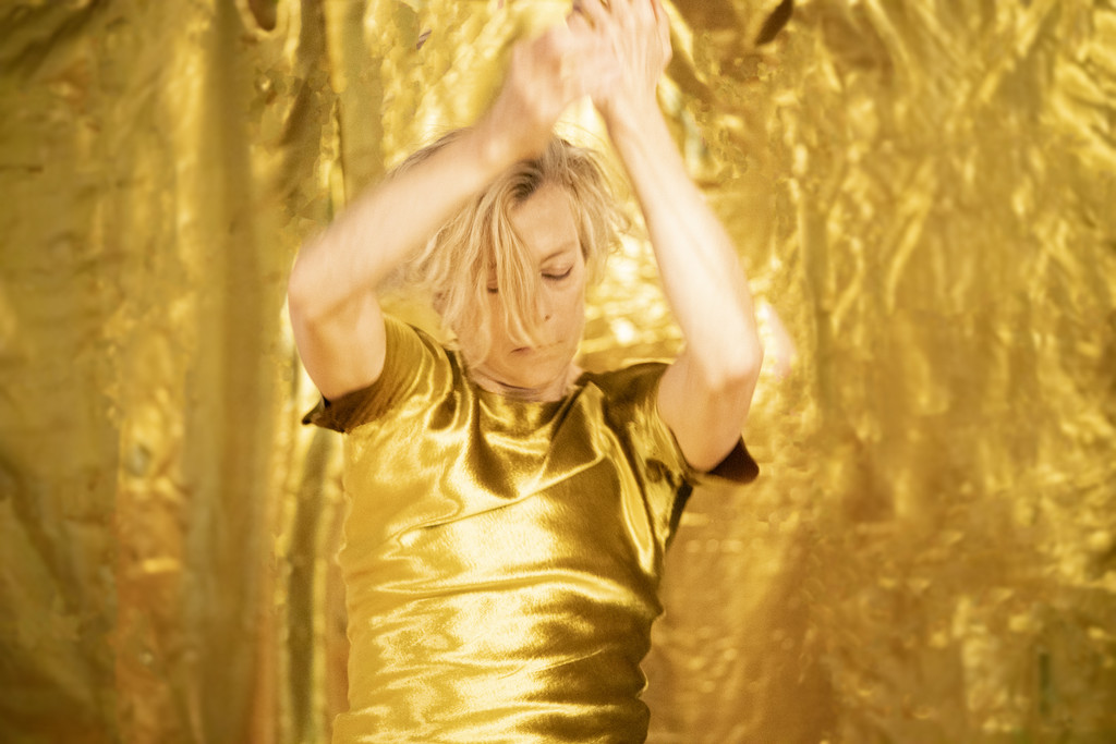 tanzist_Louise Lecavalier STATION__Andre Cornellier.jpg