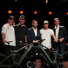 berreichung der Fahrr__der mit IQ Sports GF Gerhard Wagner_N.jpg