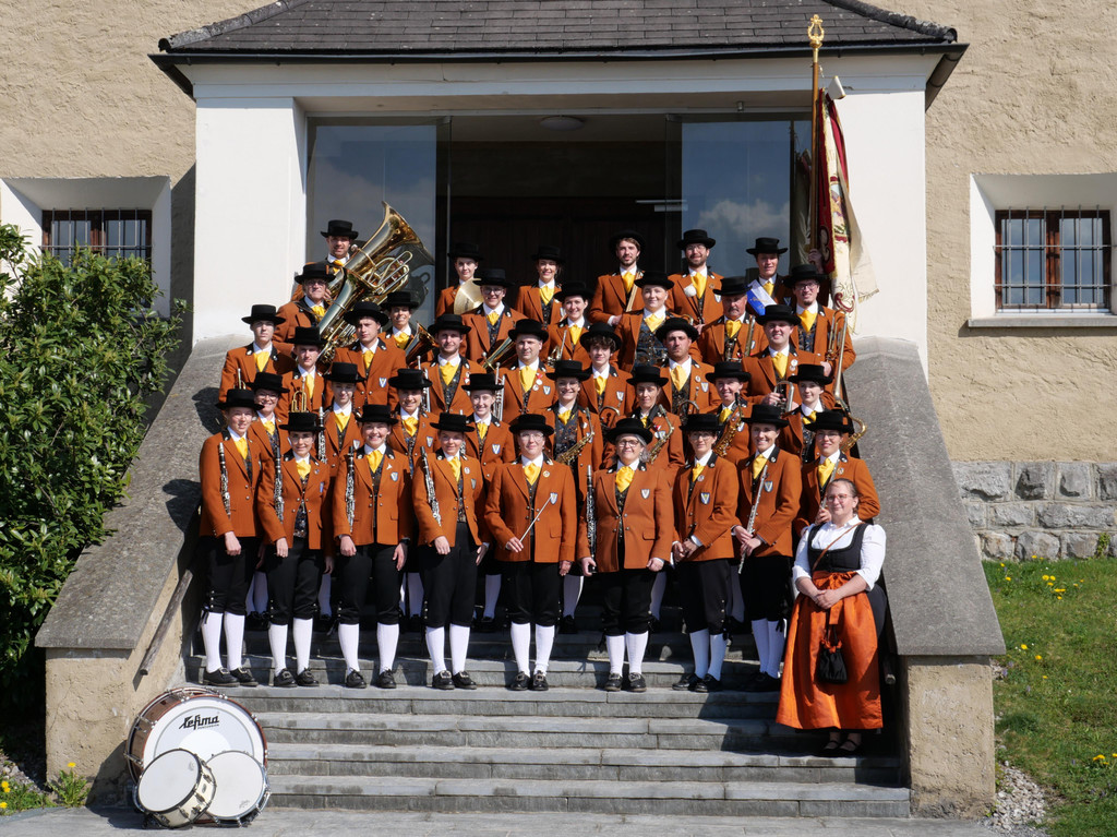 Gruppenfoto Kirche_5.JPG