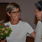 Blumen__bergabe an Heidi Widamschek.JPG