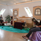 Magisches Puppenspiel im Domino