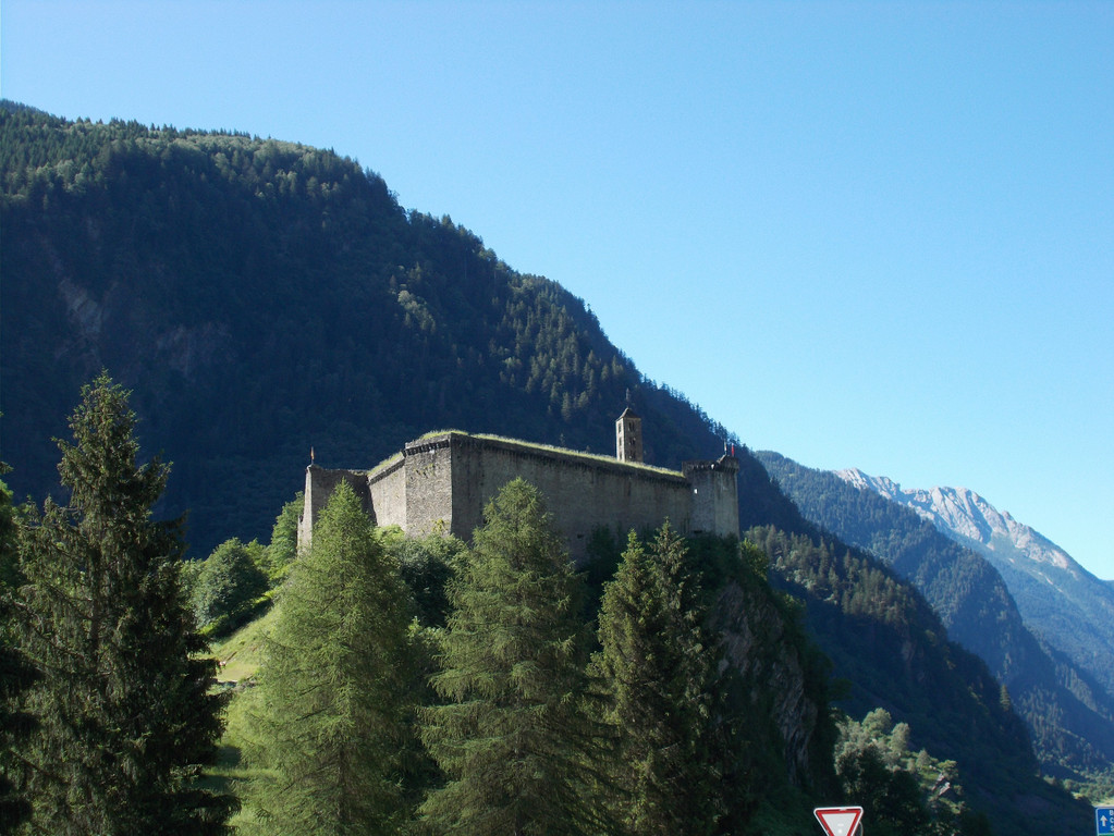 4 CASTELLO DI MESOCCO.JPG