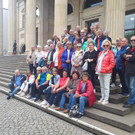 Gruppe vor Landtag Niedersachsen in Hannover.jpg