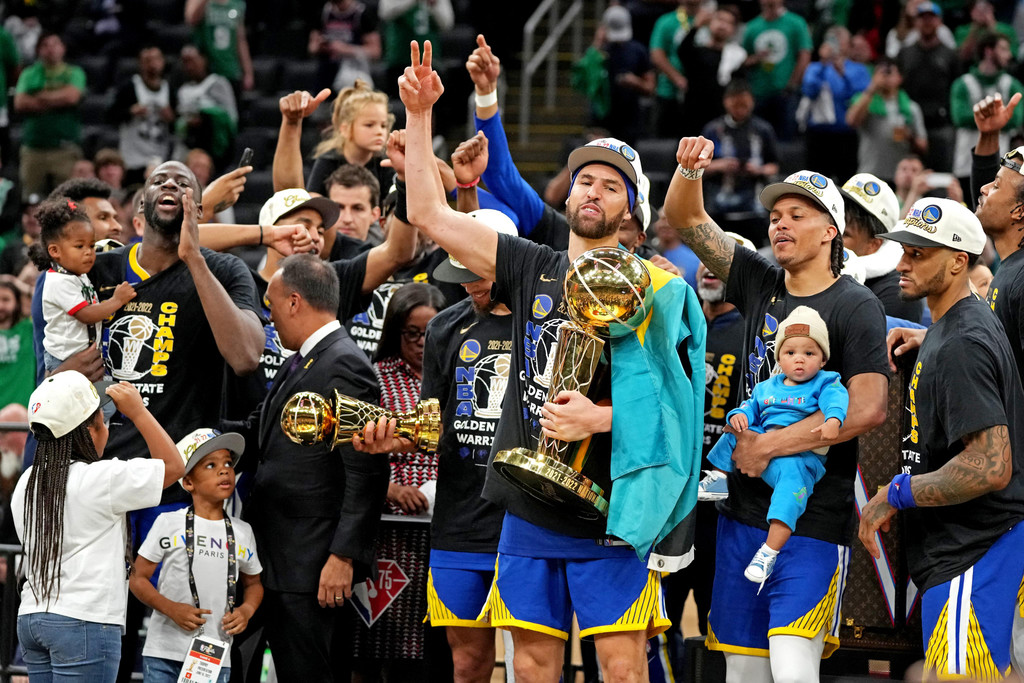 2022-06-17T045023Z_809949635_MT1USATODAY18549545_RTRMADP_3_NBA-FINALS-GOLDEN-STATE-WARRIORS-AT-BOSTON-CELTICS.JPG