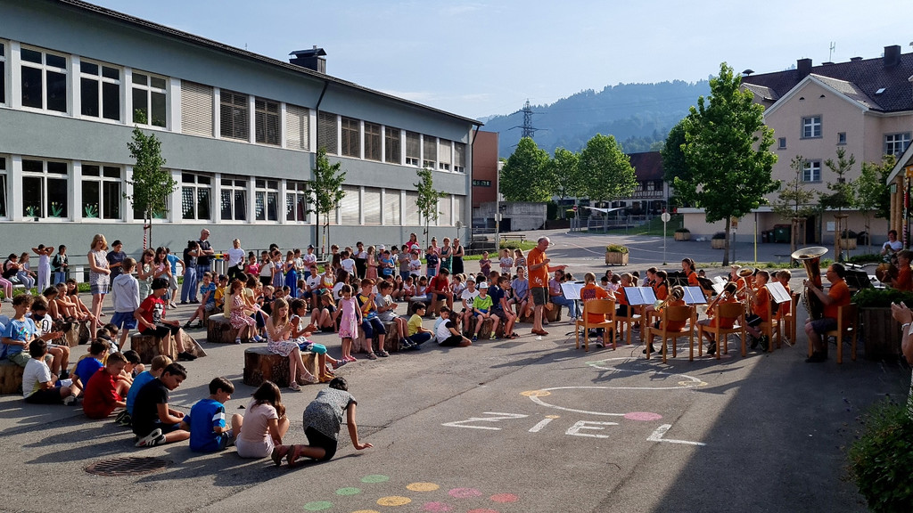 Musikverein RASSELBANDE Werbung Volksschule A AUFTRITT 21-06-2022 _11_.jpg