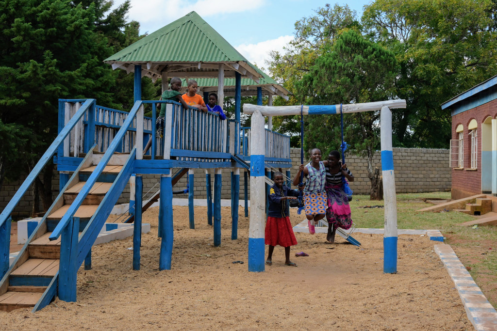 Der mit Spendengeldern errichtete Spielplatz 1.jpg