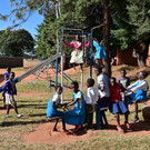 Renovierter alter Spielplatz von der Primary Katete 1.jpg