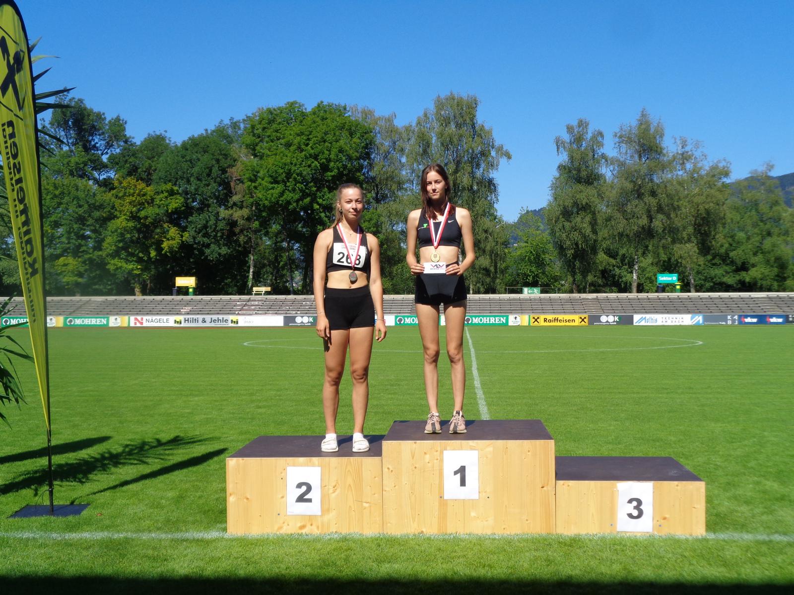 DSC04811 JOLIEN Sieger Hoch.JPG