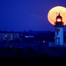 2022-07-13T221448Z_635348248_RC29BV9PN0PL_RTRMADP_3_SUPERMOON-SIGHTING-FRANCE.JPG