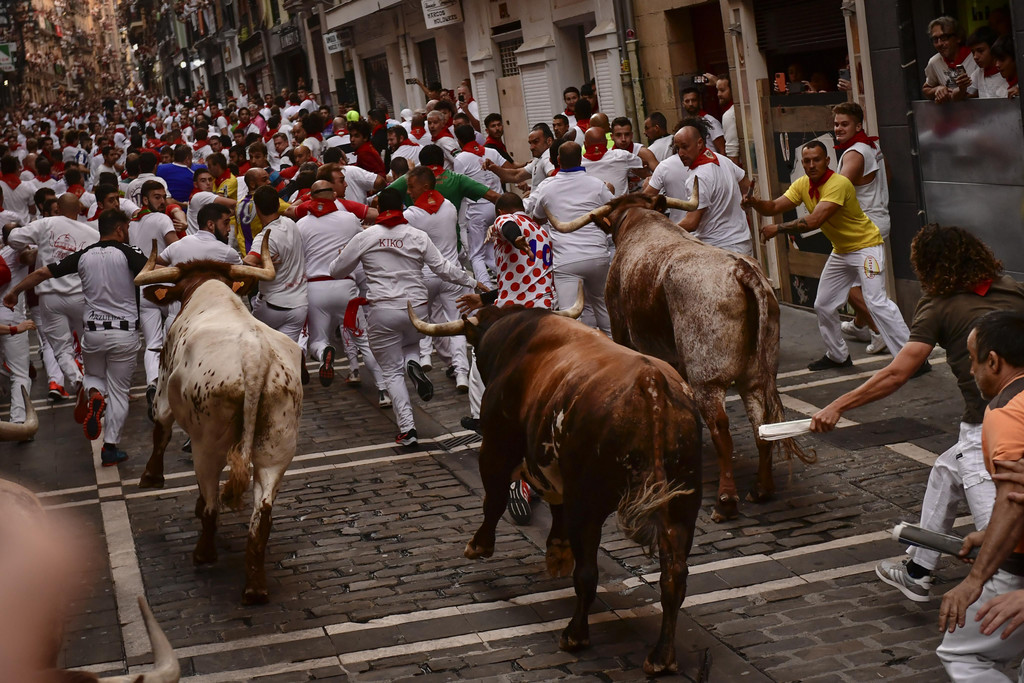 Spain_Running_of_the_Bulls_06935.jpg