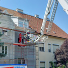 Feuerwehr holte Mann von Baugerüst