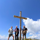 Einweihung des Gipfelkreuzes am Albonakopf