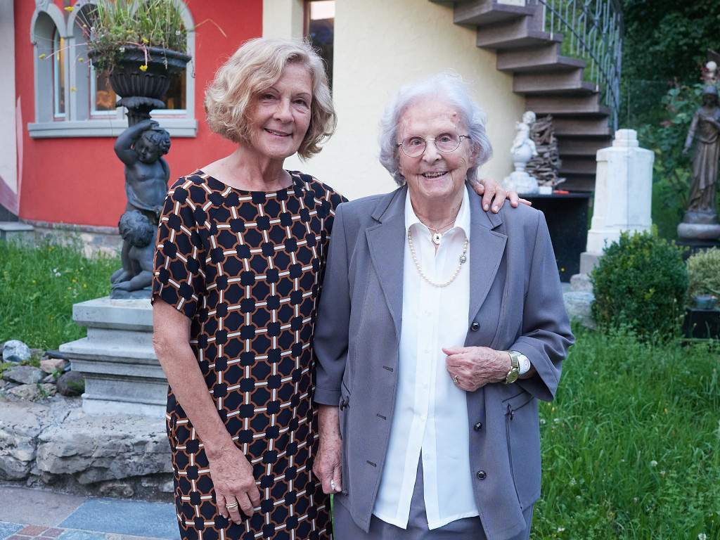 Fahnengota Wiltrud mit Mama Brunhilde.jpg