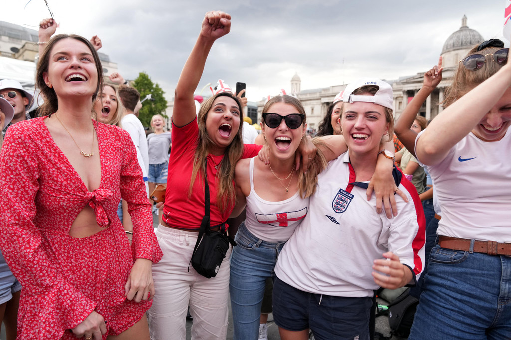 2022-07-31T183311Z_1265384368_UP1EI7V1FJ96Z_RTRMADP_3_SOCCER-EURO-ENG-GER-FANS.JPG