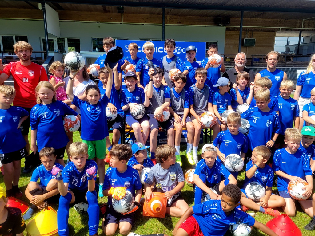 Fu__ball NACHWUCHS CAMP AA Gruppe Ausschnitt 27-07-2022 _1_.jpg