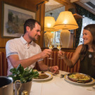 Niederreiter_Abendessen Paar 1.jpg
