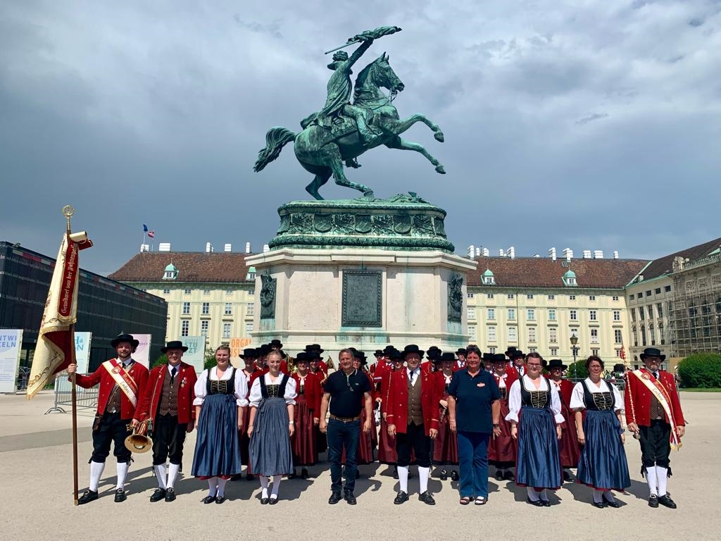Musikverein Lochau in Wien FOTO 2022 mit NR SIEBER Archiv Bericht Juni 2022.jpg