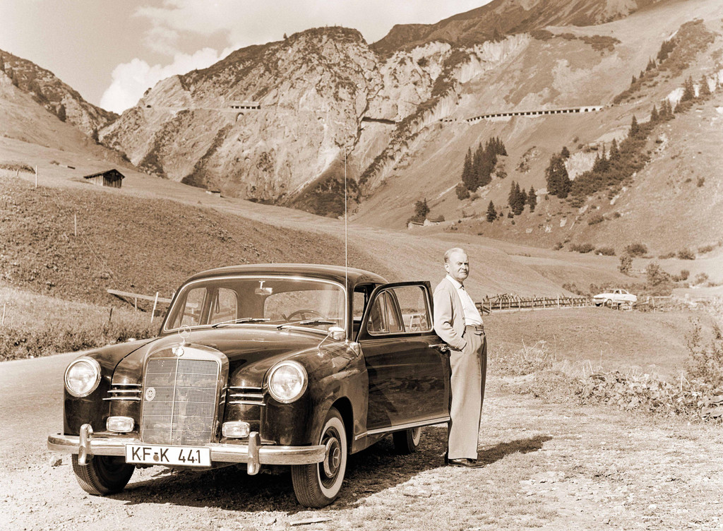 Rast-vor-der-Flexenstrasse_ca-1963__c_-Franz-Beer.jpg