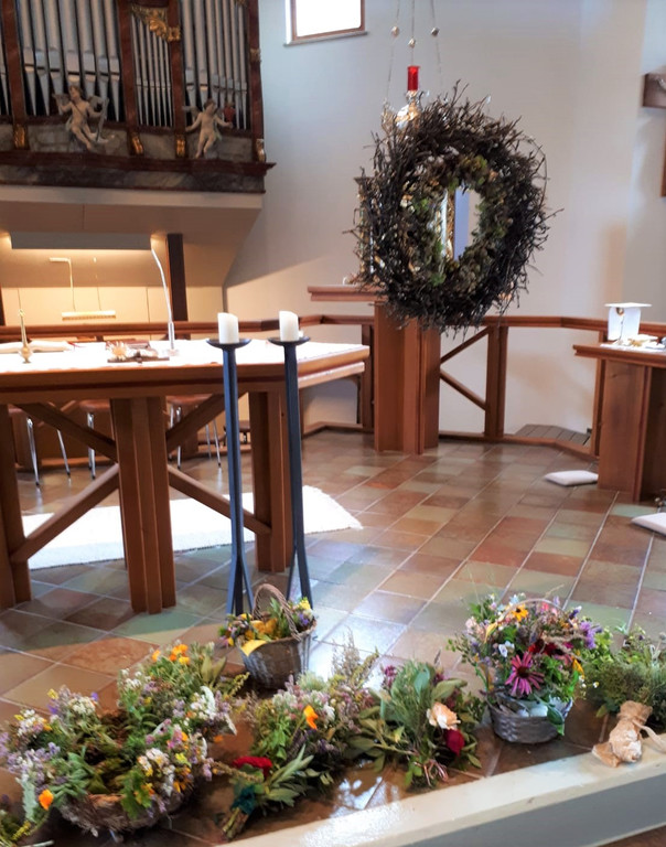2022 Kr____terweihe Kirche.jpg