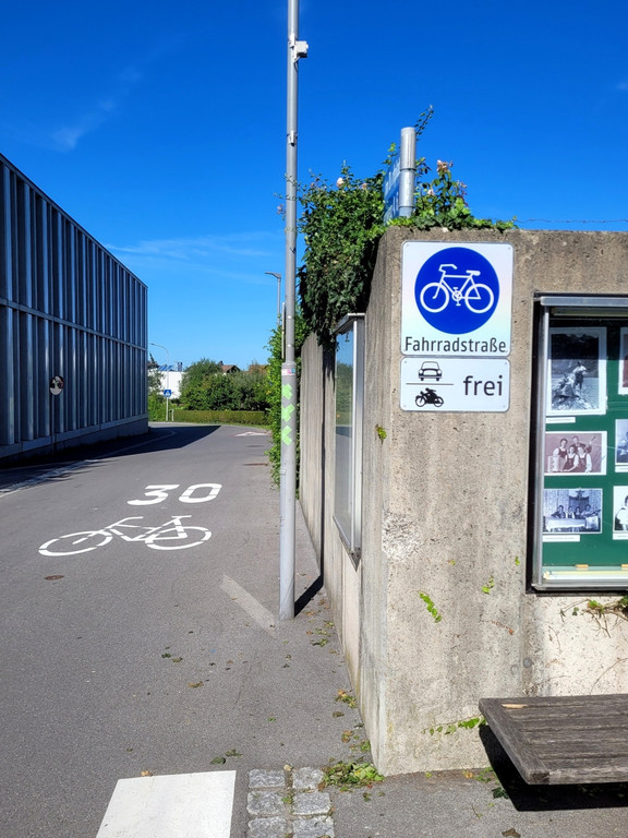 Verkehr NEU C TAFELN und MARKIERUNGEN auf Stra__en 08-08-2022 _4_.jpg