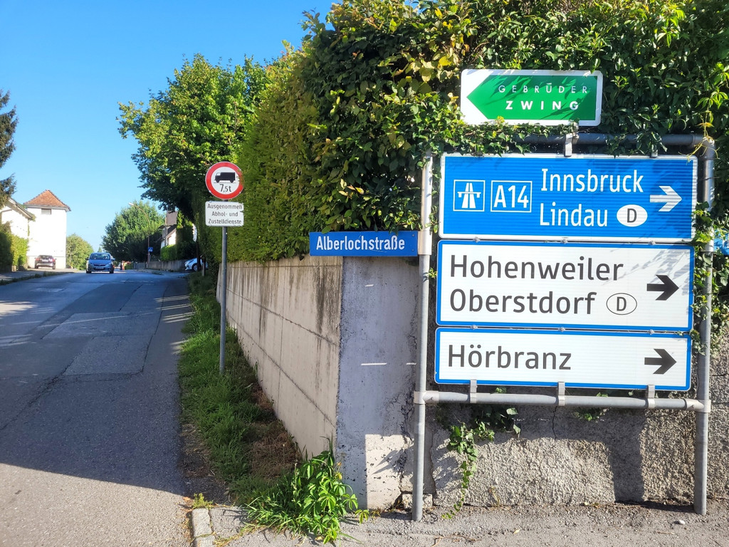 Verkehr NEU C TAFELN und MARKIERUNGEN auf Stra__en 08-08-2022 _6_.jpg