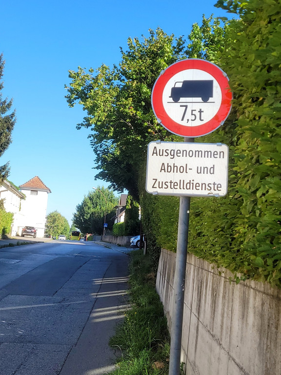 Verkehr NEU C TAFELN und MARKIERUNGEN auf Stra__en 08-08-2022 _7_.jpg