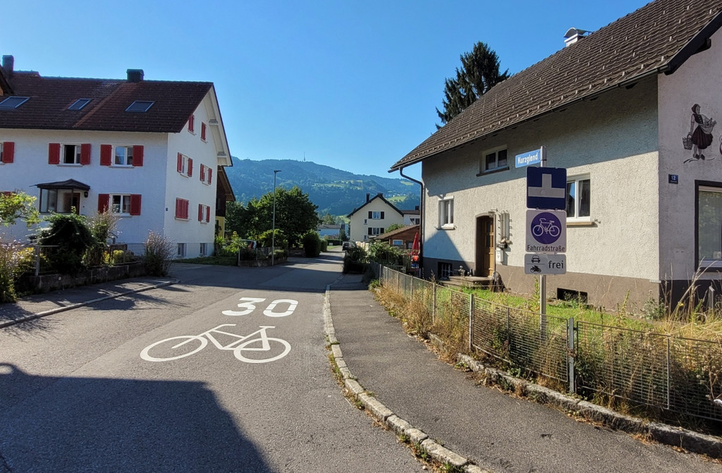 Verkehr NEU C TAFELN und MARKIERUNGEN auf Stra__en 08-08-2022 _12_.jpg