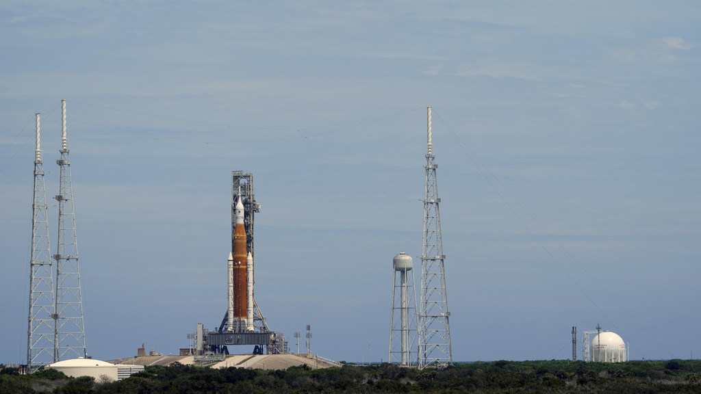 NASA_Moon_Rocket_04188.jpg