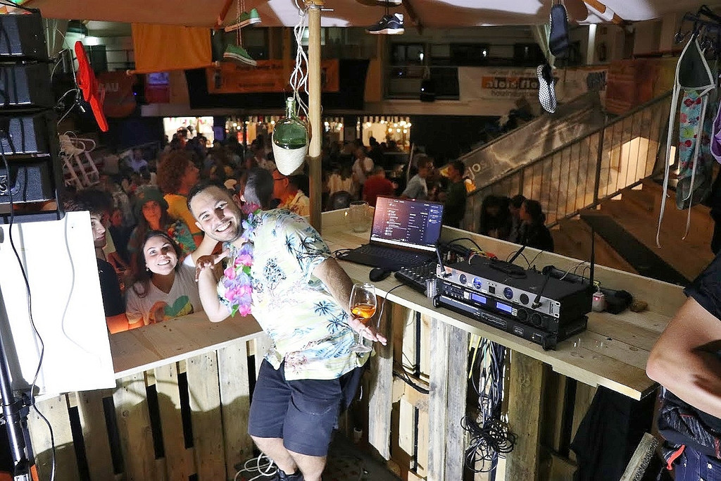 DJ Fleps in Aktion.JPG