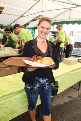 Bedienung Bianca Brandl.JPG
