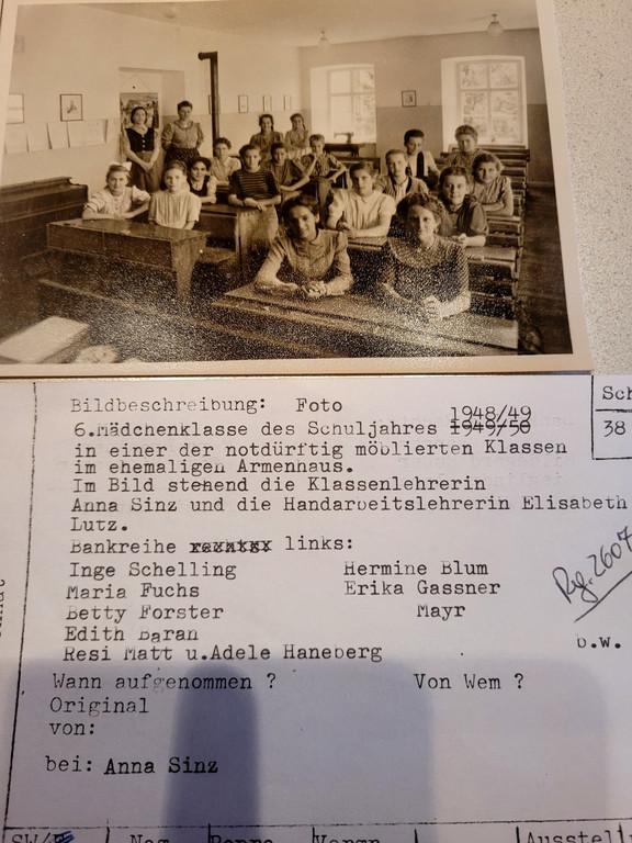 Volksschule Lochau 1948 KLASSE 6 M__dchen DOKU.jpg
