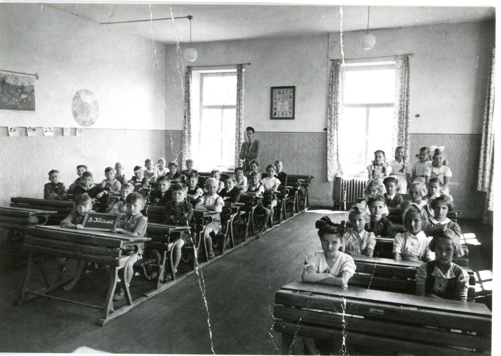 Volksschule Lochau 1949 KLASSE 3 FOTO.jpg