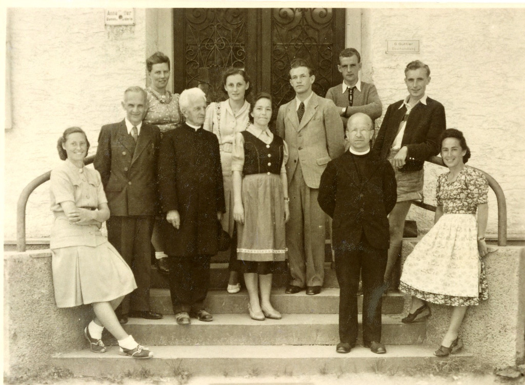 Volksschule Lochau 1949 LEHRPERSONEN Namen FOTO.jpg