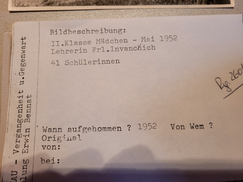 Volksschule Lochau 1952 KLASSE 2 M__dchen DOKU.jpg