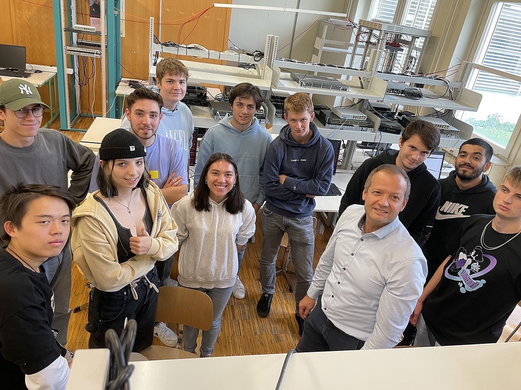 HTL Dornbirn pr__sentiert Kolleg IT_ bei ___Check it out____1.jpeg