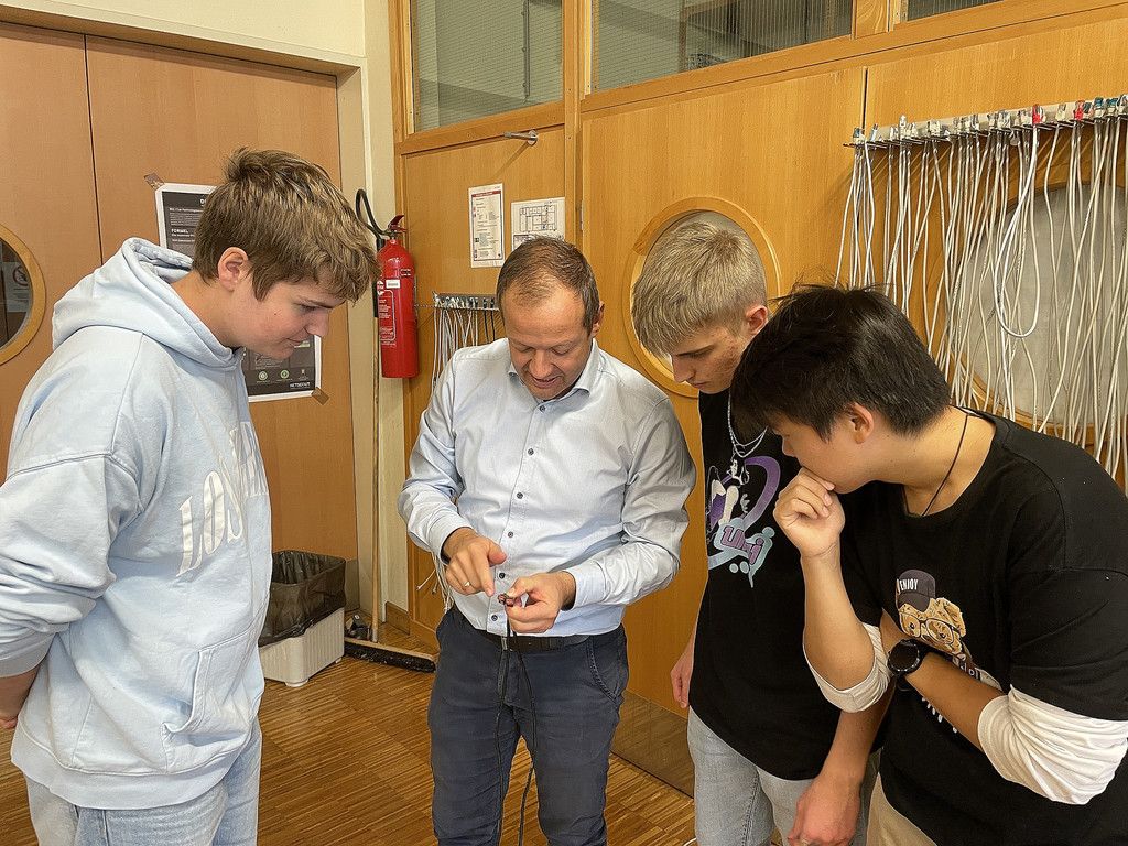 HTL Dornbirn pr__sentiert Kolleg IT_ bei ___Check it out____6.jpeg