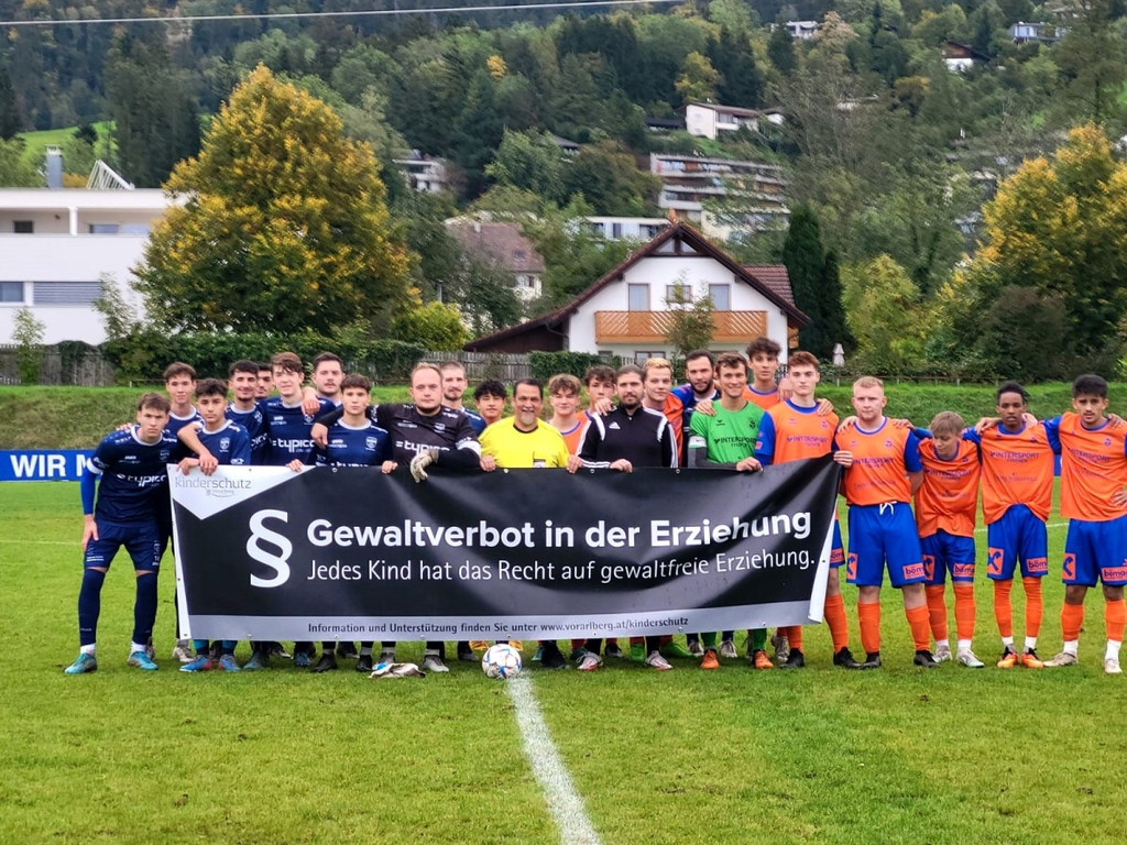 z Fu__ball SVL AKTION GEWALTVERBOT in der Erziehung Stadion Hoferfeld 01-10-2022 _3_.jpg