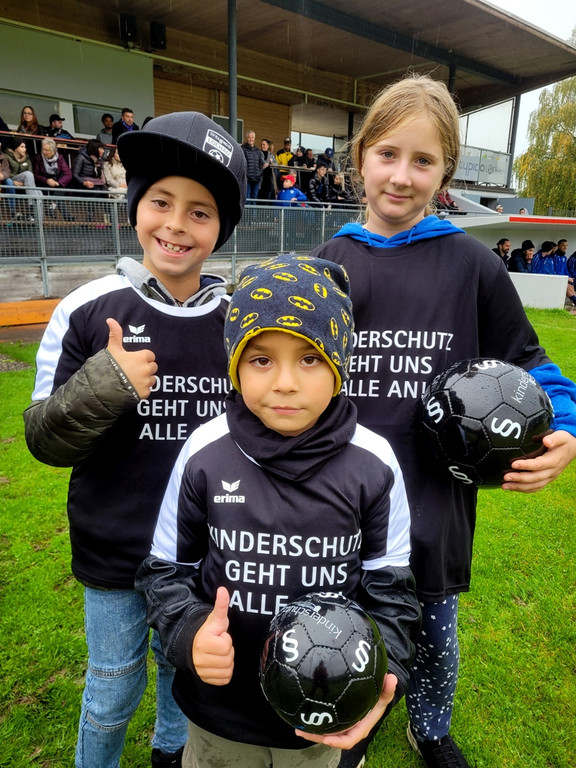 z Fu__ball SVL AKTION GEWALTVERBOT in der Erziehung Stadion Hoferfeld 01-10-2022 _8_.jpg