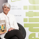 Lisbeth Bischoff in der Bücherei Rohrbach