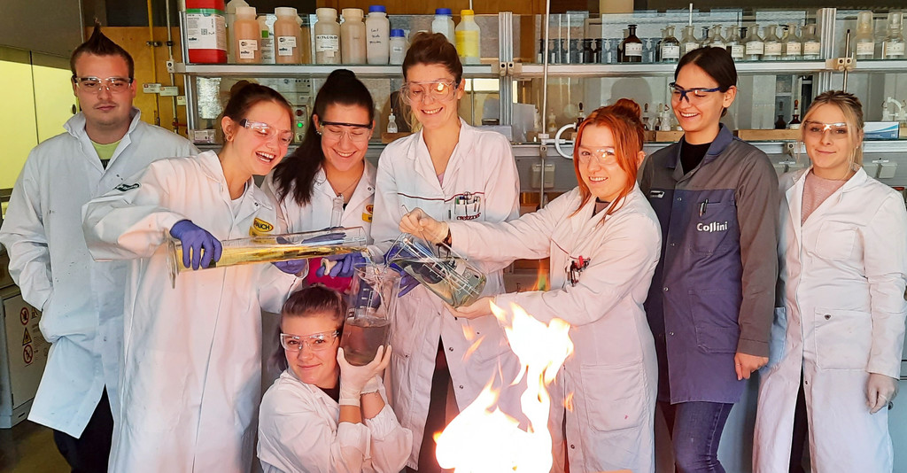 Lernende aus dem Lehrberuf Labortechnik - Getzner Textil Bludenz und Getzner Werkstoffe B__rs - Rauch Fruchts__fte N__ziders.jpg