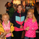 Ella und Dalya John mit Cousine Allessia Mecca.JPG