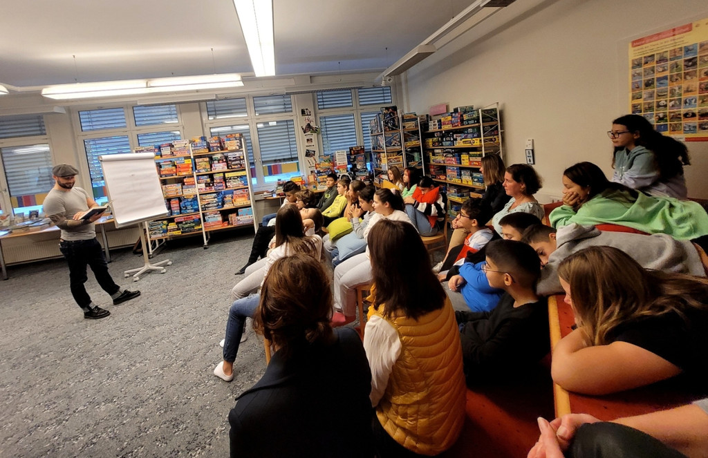 B__cherei LESUNG Falk ZAPF Holzapfel f__r Mittelschule B Lesung UND Illustration11-10-2022 _1_.jpg