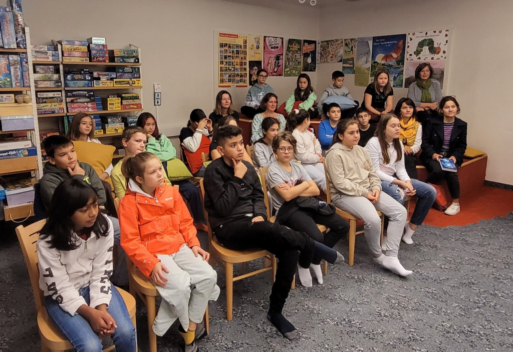 B__cherei LESUNG Falk ZAPF Holzapfel f__r Mittelschule B Lesung UND Illustration11-10-2022 _4_.jpg