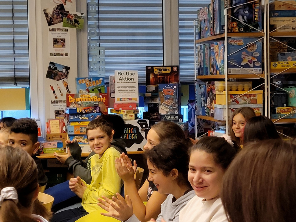 B__cherei LESUNG Falk ZAPF Holzapfel f__r Mittelschule B Lesung UND Illustration11-10-2022 _7_.jpg