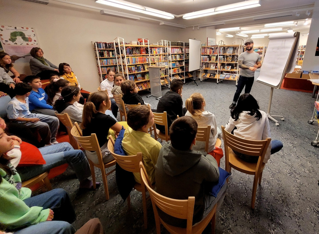 B__cherei LESUNG Falk ZAPF Holzapfel f__r Mittelschule B Lesung UND Illustration11-10-2022 _10_.jpg